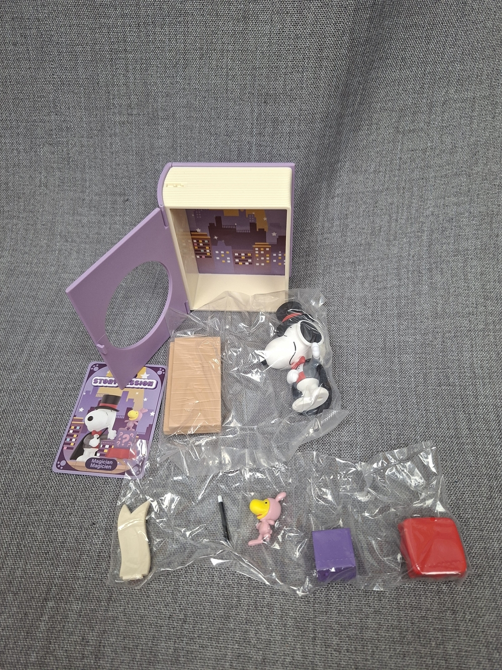 Peanuts Blind Box Magician Snoopy And Woodstock Mini Figures.